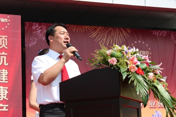 經(jīng)銷商代表楊樹才發(fā)言 經(jīng)銷商代表楊樹才發(fā)言